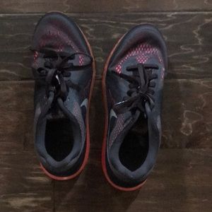 Size 9 Nike tennis shoes.